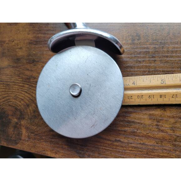 KitchenAid Large 3-1/2" Pizza Cutter/Wheel, Slicer w/Red Handle - Picture 11 of 11